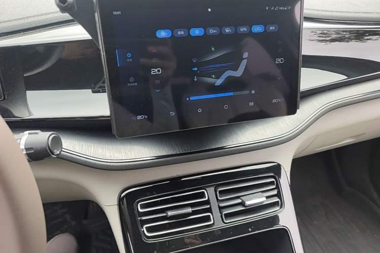 Used BYD Qin PLUS 2024 HONOR Edition DM-i 55KM Leading Model Audio And AC Panel
