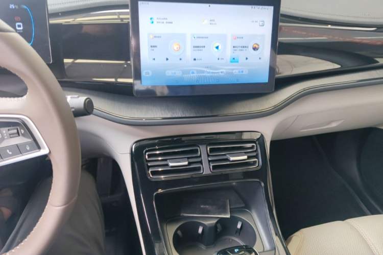 Used BYD Qin PLUS 2024 HONOR Edition DM-i 55KM Leading Model Audio And AC Panel