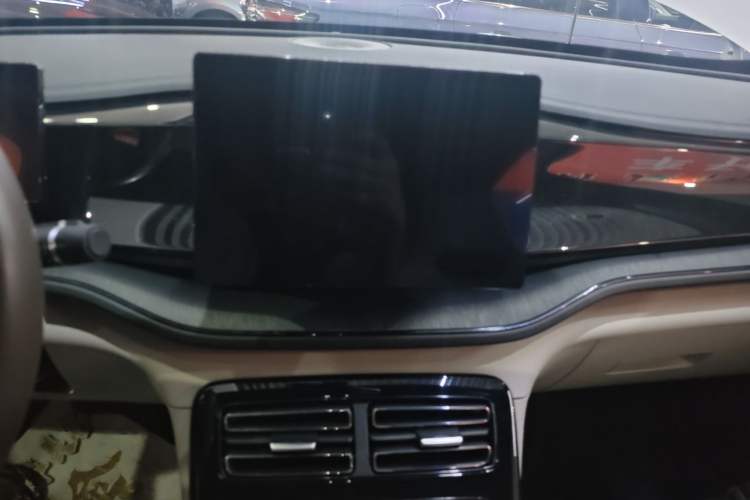 Used BYD Qin PLUS 2024 HONOR Edition DM-i 55KM Leading Model Audio And AC Panel