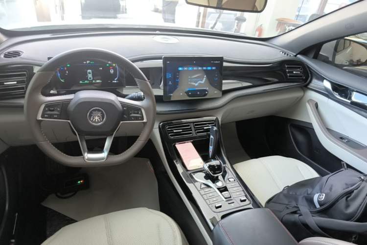 Used BYD Qin PLUS 2024 HONOR Edition DM-i 55KM Leading Model Audio And AC Panel