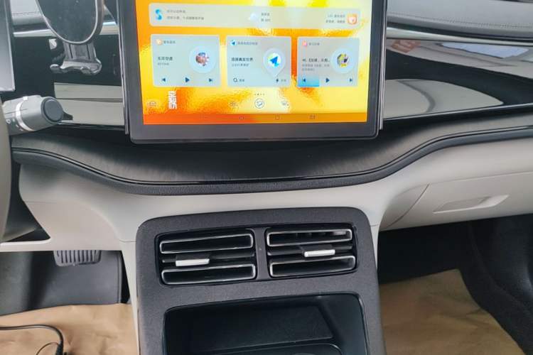 Used BYD Qin PLUS 2024 HONOR Edition DM-i 55KM Leading Model Audio And AC Panel