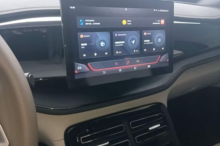 Used BYD Qin PLUS 2024 HONOR Edition DM-i 55KM Leading Model Audio And AC Panel