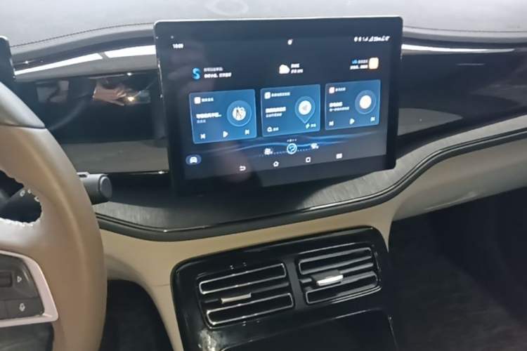 Used BYD Qin PLUS 2024 HONOR Edition DM-i 55KM Leading Model Audio And AC Panel
