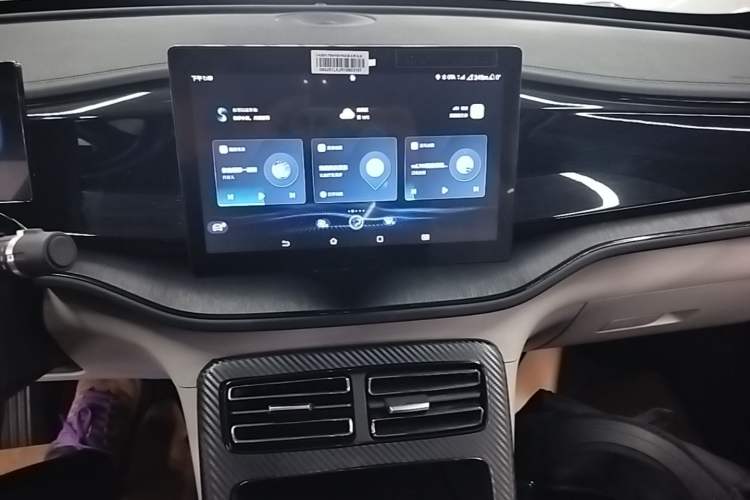 Used BYD Qin PLUS 2024 HONOR Edition DM-i 55KM Leading Model Audio And AC Panel
