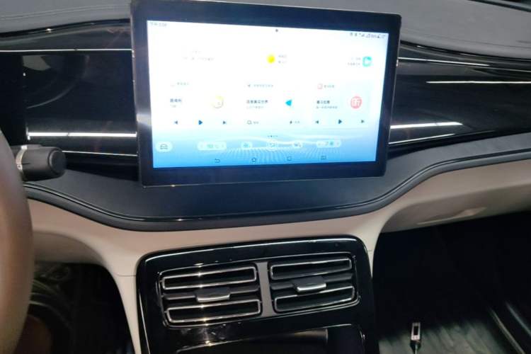 Used BYD Qin PLUS 2024 HONOR Edition DM-i 55KM Leading Model Audio And AC Panel