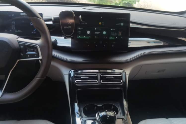 Used BYD Qin PLUS 2024 HONOR Edition DM-i 55KM Leading Model Audio And AC Panel