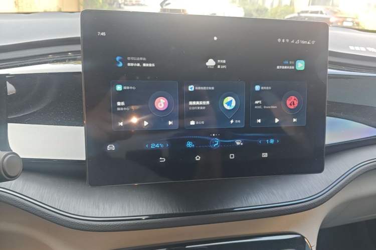 Used BYD Qin PLUS 2024 HONOR Edition DM-i 55KM Leading Model Audio And AC Panel