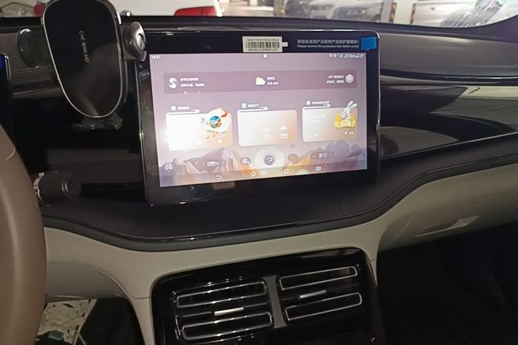 Used BYD Qin PLUS 2024 HONOR Edition DM-i 55KM Leading Model Audio And AC Panel