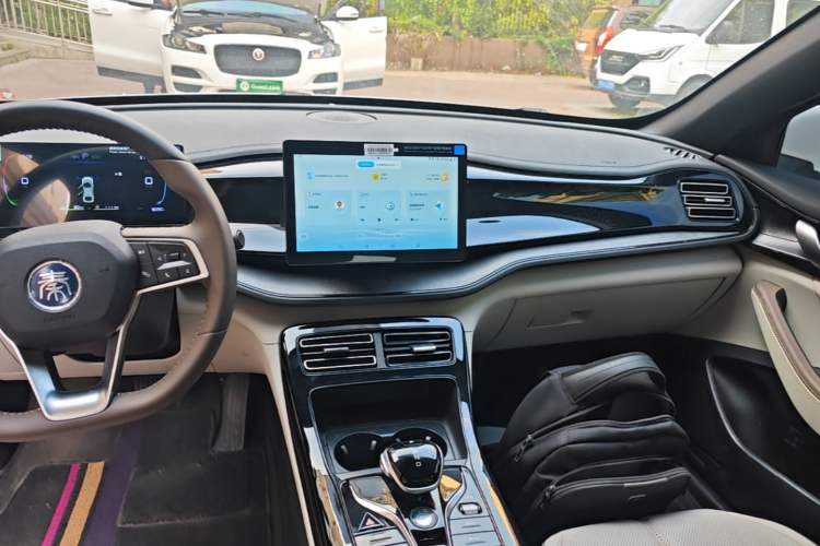 Used BYD Qin PLUS 2024 HONOR Edition DM-i 55KM Leading Model Audio And AC Panel