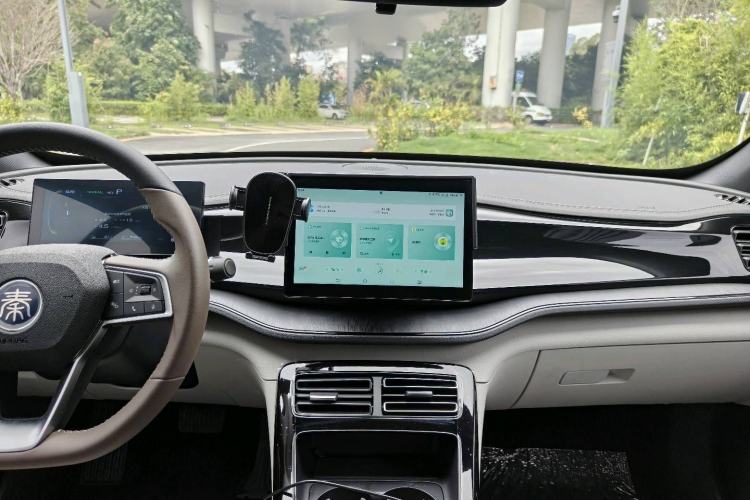 Used BYD Qin PLUS 2024 HONOR Edition DM-i 55KM Leading Model Audio And AC Panel