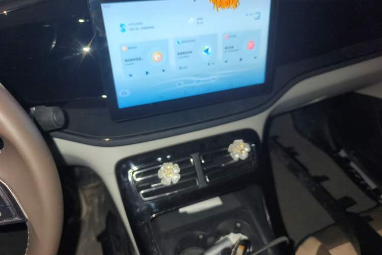 Used BYD Qin PLUS 2024 HONOR Edition DM-i 55KM Leading Model Audio And AC Panel