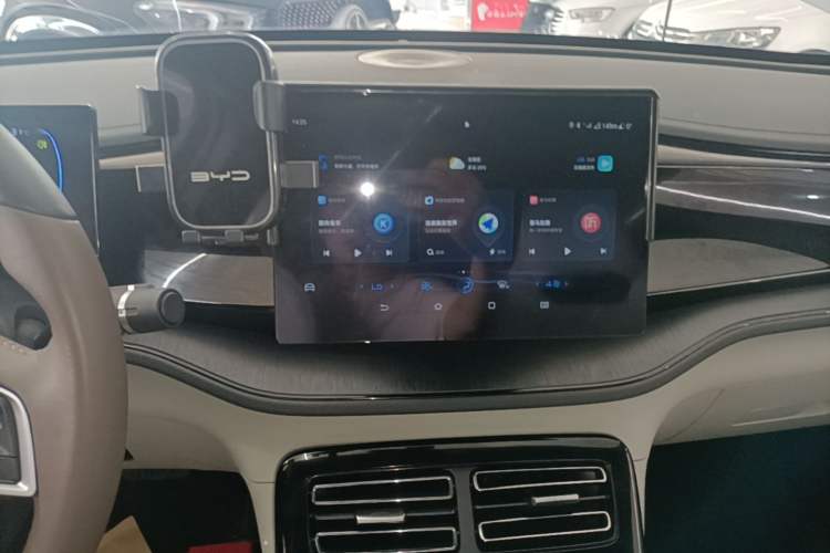 Used BYD Qin PLUS 2024 HONOR Edition DM-i 55KM Leading Model Audio And AC Panel