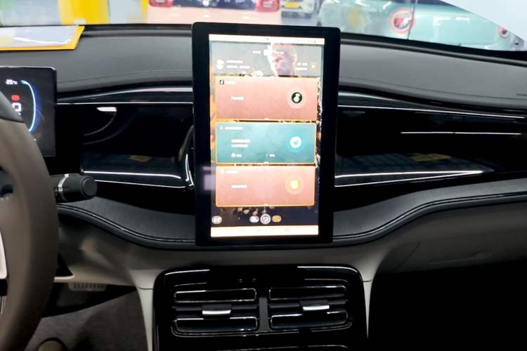 Used BYD Qin PLUS 2024 HONOR Edition DM-i 55KM Leading Model Audio And AC Panel