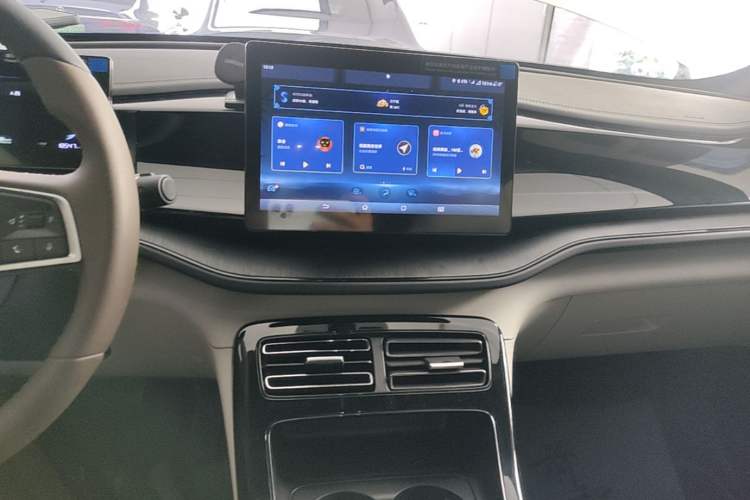 Used BYD Qin PLUS 2024 HONOR Edition DM-i 55KM Leading Model Audio And AC Panel
