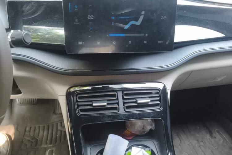 Used BYD Qin PLUS 2024 HONOR Edition DM-i 55KM Leading Model Audio And AC Panel