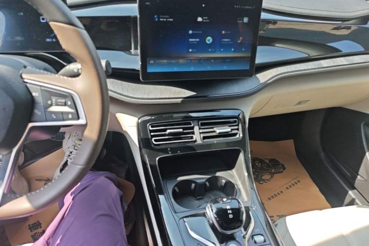 Used BYD Qin PLUS 2024 HONOR Edition DM-i 55KM Leading Model Audio And AC Panel