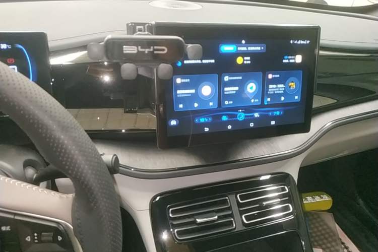 Used BYD Qin PLUS 2024 HONOR Edition DM-i 55KM Leading Model Audio And AC Panel