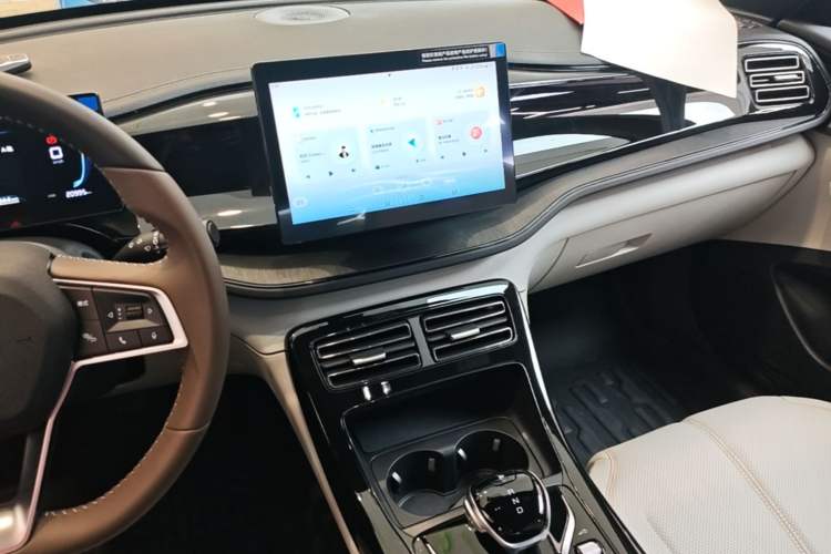 Used BYD Qin PLUS 2024 HONOR Edition DM-i 55KM Leading Model Audio And AC Panel