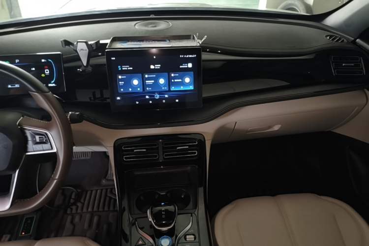Used BYD Qin PLUS 2024 HONOR Edition DM-i 55KM Leading Model Audio And AC Panel
