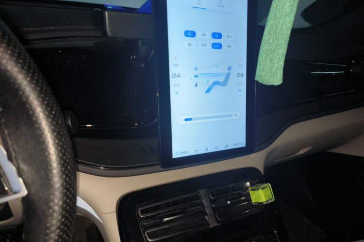 Used BYD Qin PLUS 2024 HONOR Edition DM-i 55KM Leading Model Audio And AC Panel
