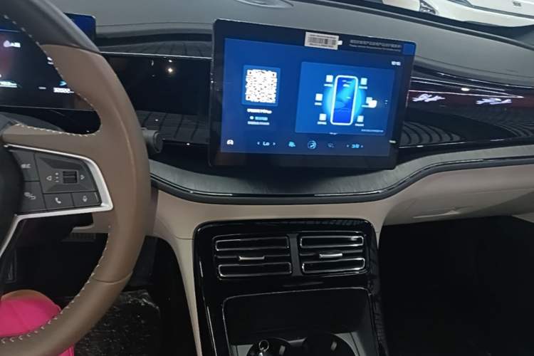 Used BYD Qin PLUS 2024 HONOR Edition DM-i 55KM Leading Model Audio And AC Panel