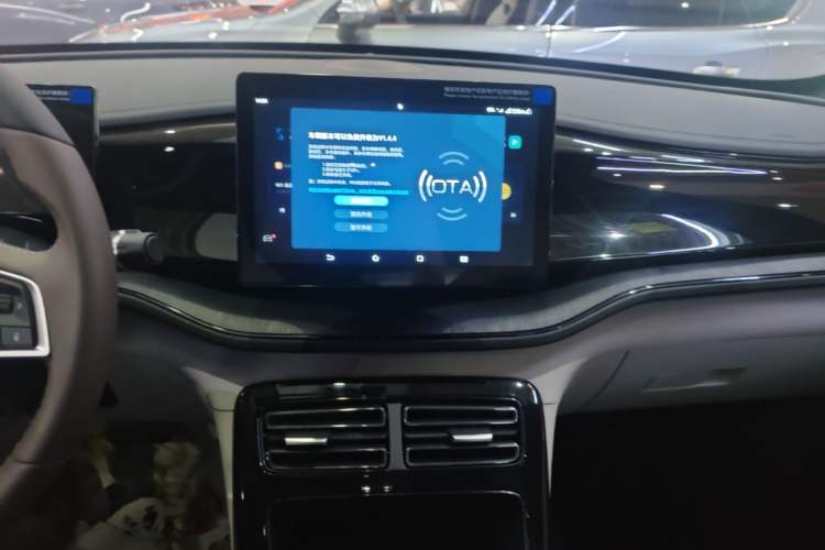 Used BYD Qin PLUS 2024 HONOR Edition DM-i 55KM Leading Model Audio And AC Panel