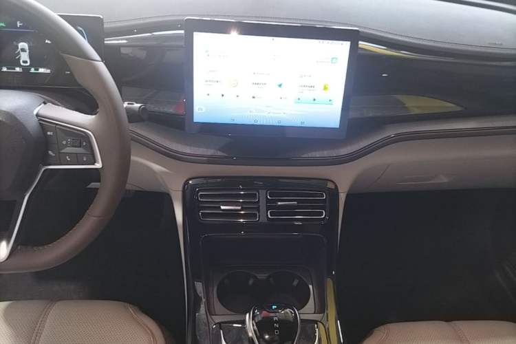 Used BYD Qin PLUS 2024 HONOR Edition DM-i 55KM Leading Model Audio And AC Panel