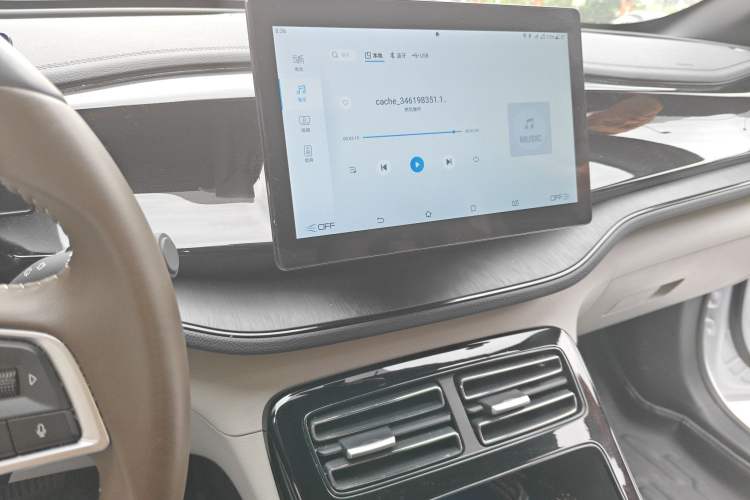 Used BYD Qin PLUS 2024 HONOR Edition DM-i 55KM Leading Model Audio And AC Panel