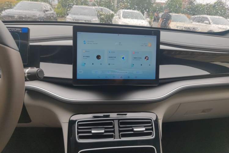 Used BYD Qin PLUS 2024 Honor Edition EV 420KM Beyond Model Audio And AC Panel