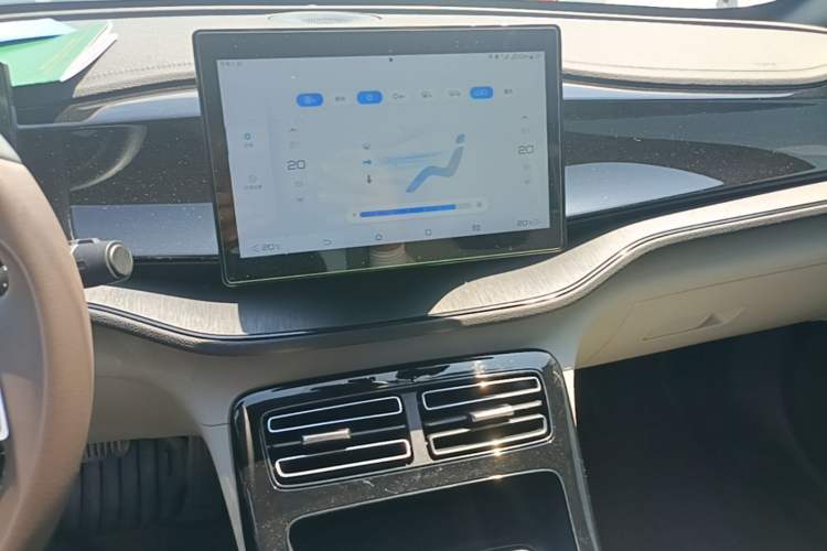 Used BYD Qin PLUS 2024 HONOR Edition DM-i 55KM Leading Model Audio And AC Panel