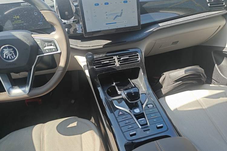 Used BYD Qin PLUS 2024 HONOR Edition DM-i 55KM Leading Model Audio And AC Panel