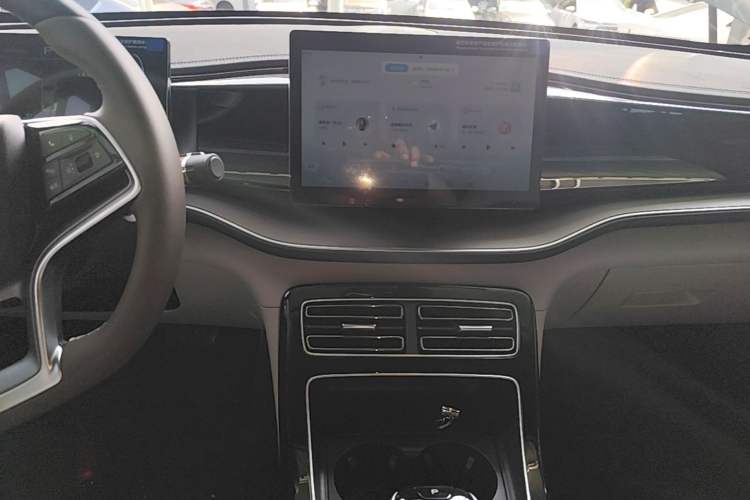 Used BYD Qin PLUS 2024 Honor Edition EV 510KM Leading Model Audio And AC Panel