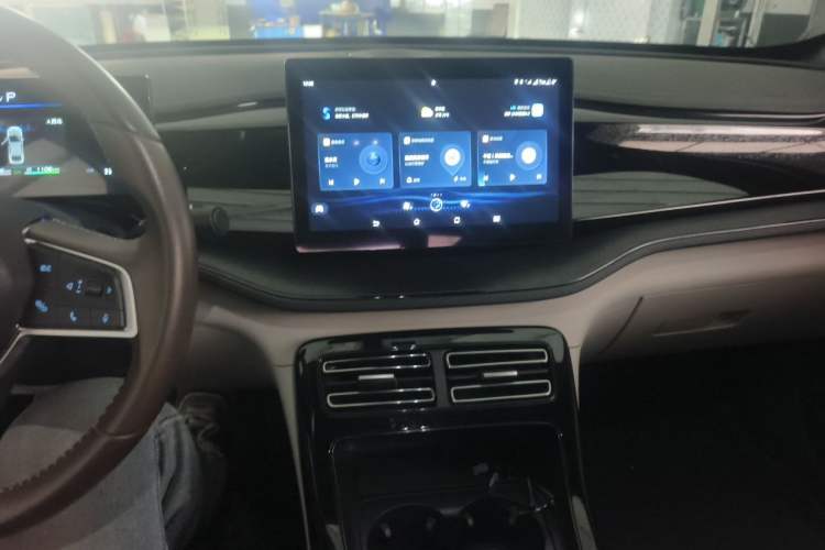 Used BYD Qin PLUS 2024 HONOR Edition DM-i 55KM Leading Model Audio And AC Panel
