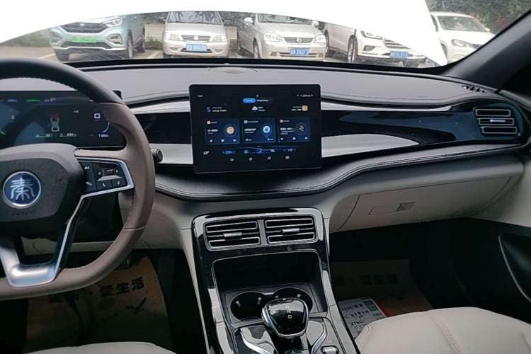 Used BYD Qin PLUS 2024 HONOR Edition DM-i 55KM Leading Model Audio And AC Panel