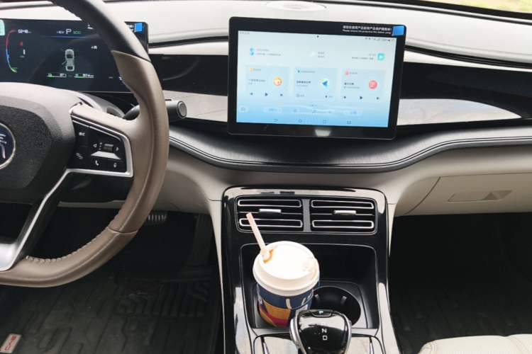 Used BYD Qin PLUS 2024 HONOR Edition DM-i 55KM Leading Model Audio And AC Panel