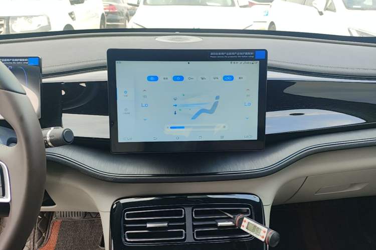 Used BYD Qin PLUS 2024 HONOR Edition DM-i 55KM Leading Model Audio And AC Panel