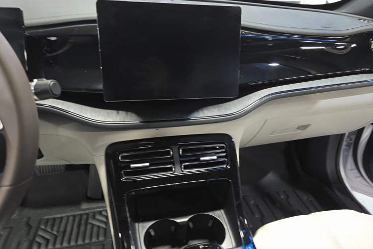 Used BYD Qin PLUS 2024 HONOR Edition DM-i 55KM Leading Model Audio And AC Panel