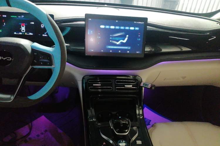Used BYD Qin PLUS 2024 HONOR Edition DM-i 55KM Leading Model Audio And AC Panel