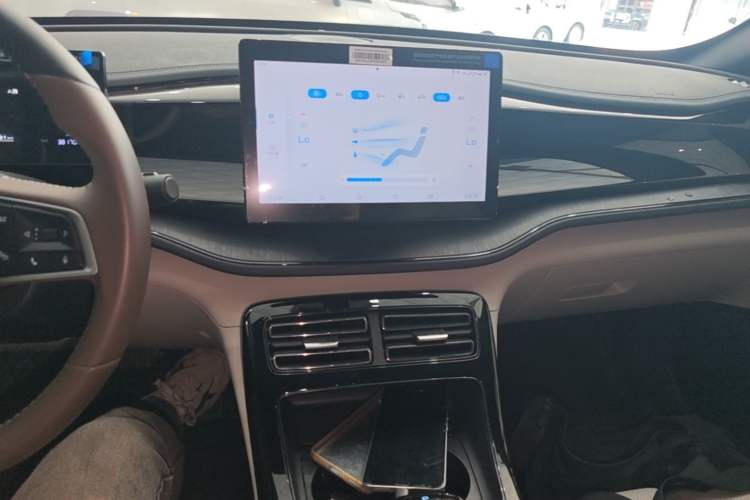 Used BYD Qin PLUS 2024 HONOR Edition DM-i 55KM Leading Model Audio And AC Panel