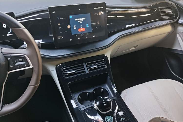 Used BYD Qin PLUS 2024 HONOR Edition DM-i 55KM Leading Model Audio And AC Panel