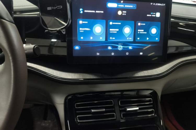 Used BYD Qin PLUS 2024 HONOR Edition DM-i 55KM Leading Model Audio And AC Panel