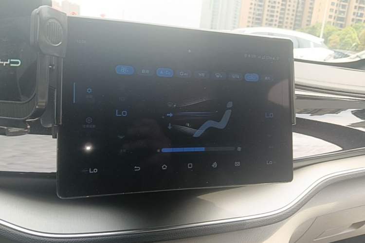 Used BYD Qin PLUS 2024 Honor Edition EV 420KM Leading Model Audio And AC Panel
