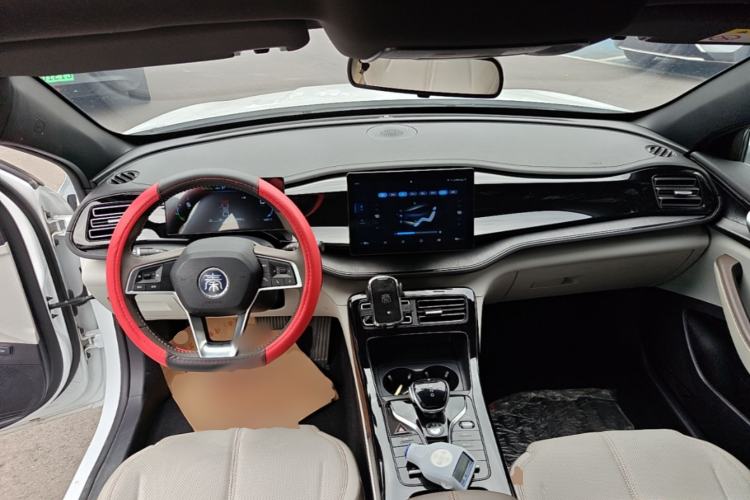 Used BYD Qin PLUS 2024 HONOR Edition DM-i 55KM Beyond Model Center Console