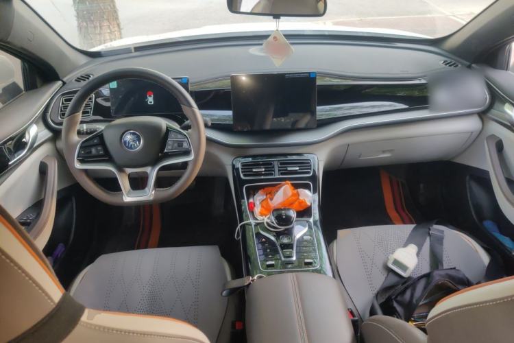 Used BYD Qin PLUS 2024 Honor Edition EV 420KM Leading Model Center Console