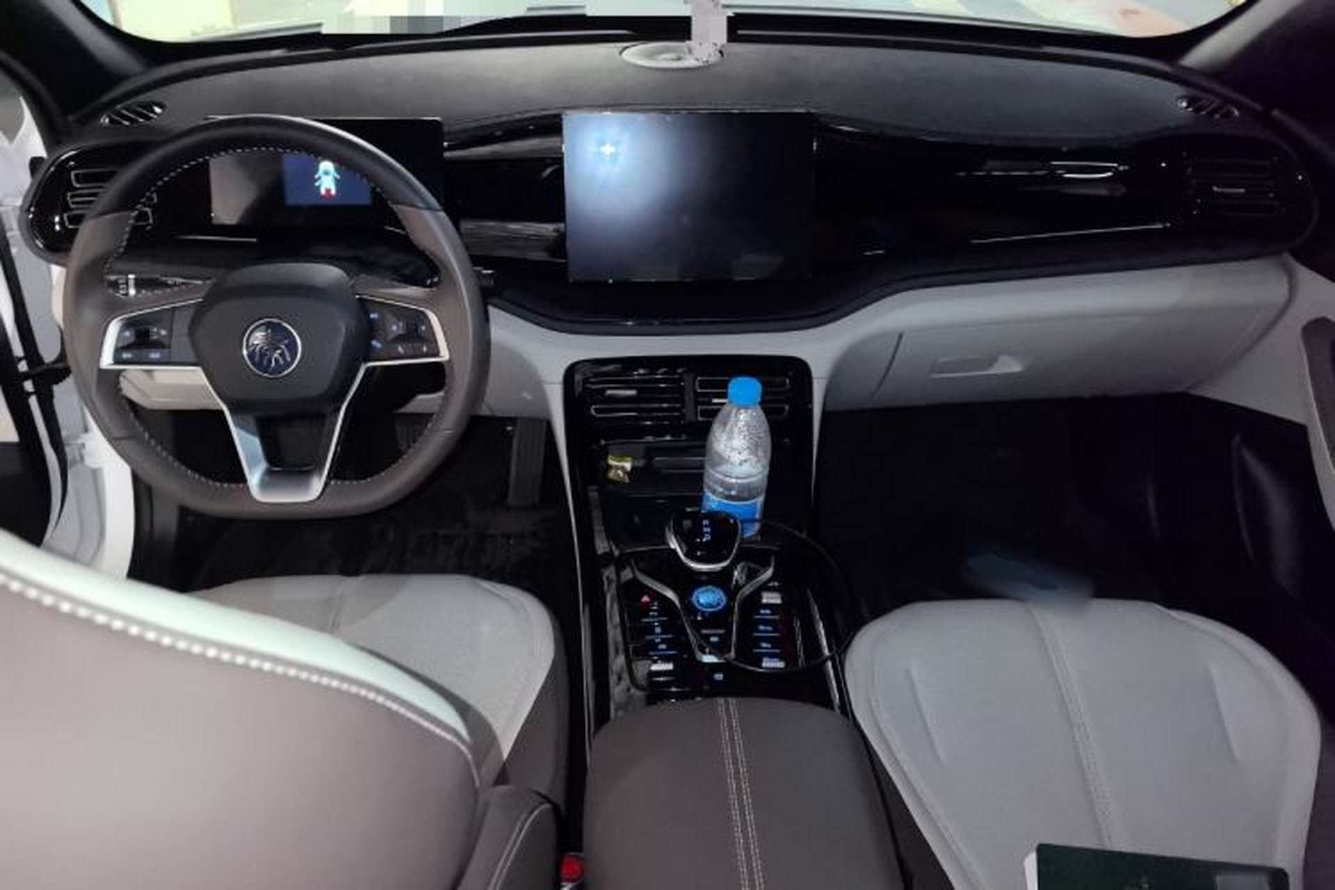 Used BYD Qin PLUS 2024 HONOR Edition DM-i 55KM Leading Model Center Console