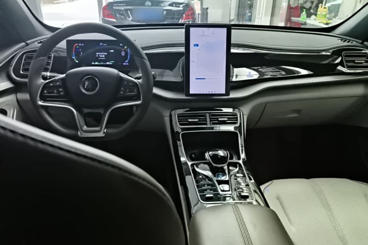 Used BYD Qin PLUS 2024 Honor Edition EV 510KM Beyond Model Center Console