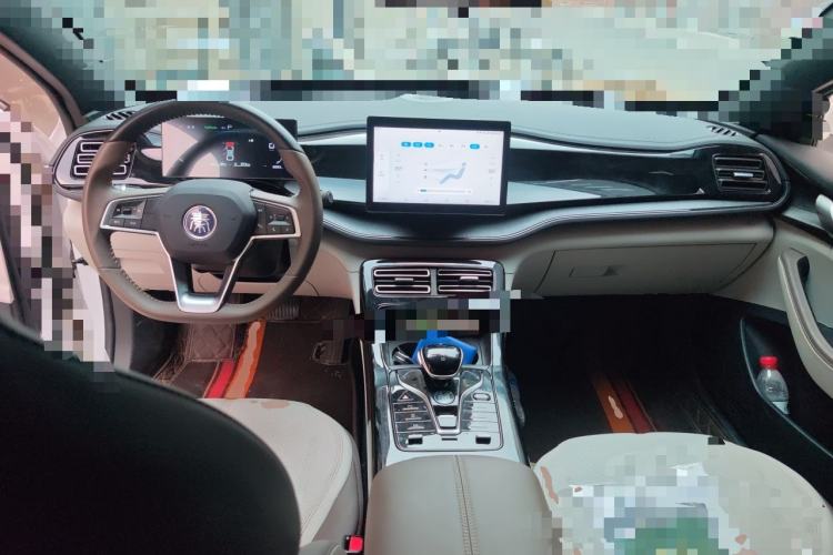 Used BYD Qin PLUS 2024 HONOR Edition DM-i 55KM Leading Model Center Console