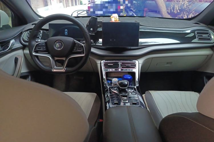 Used BYD Qin PLUS 2024 Honor Edition EV 510KM Beyond Model Center Console