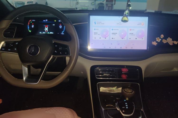 Used BYD Qin PLUS 2024 HONOR Edition DM-i 120KM Beyond Model Center Console