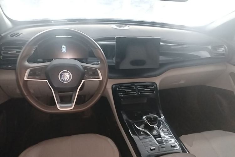 Used BYD Qin PLUS 2024 HONOR Edition DM-i 55KM Leading Model Center Console